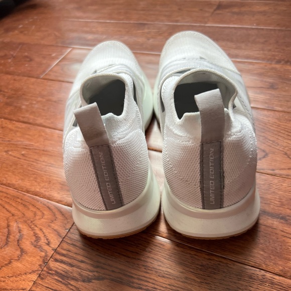 Women’s Brooks - Picture 4 of 5